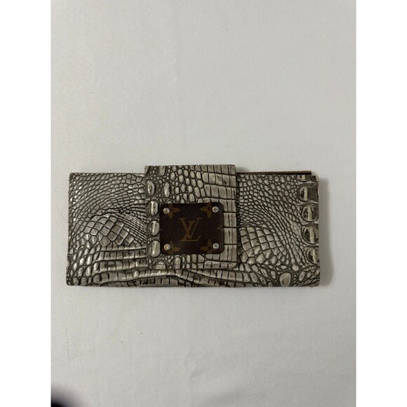 UPCYCLED  KEEP IT GYPSY LARGE LUXURY WALLET - Picture 1 of 7